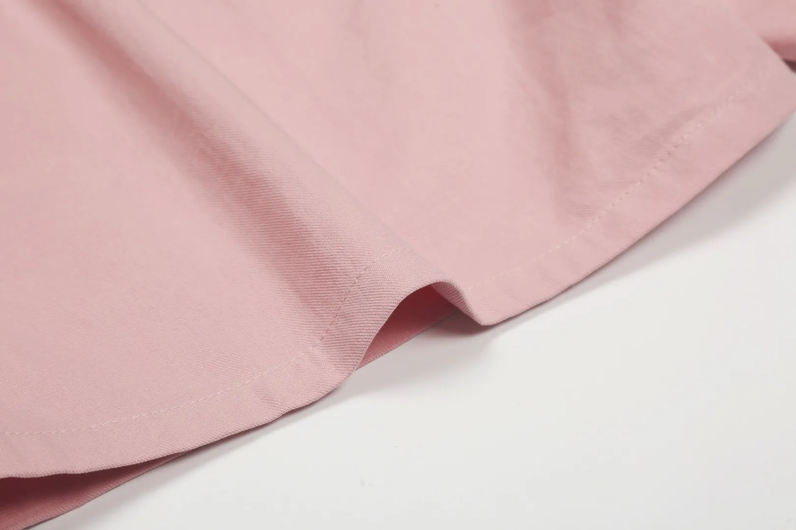 P146 White background picture [popular in summer] Style number: 25051# Color: black/navy blue/khaki/off-white/matte pink Size: S to 100% restoration of workmanship, fake placket design with front waves, double stitched lines covering the independent waistband, 0.6 thread pressure for the whole garment ✅ - RL/women's classic drawstring cotton shorts, super long and wide-leg style, the upper body does not stick to the legs, breathable and cool, drawstring elastic waist, easy to wear and match, all shirts and short-sleeved suits are good-looking. If you like the lazy style, you must buy the refreshing commuting OOTD, practical and full, a must-have item for the summer wardrobe, clean and refreshing